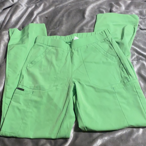 Wonderwink scrubs in extra small and small. - Picture 5 of 7